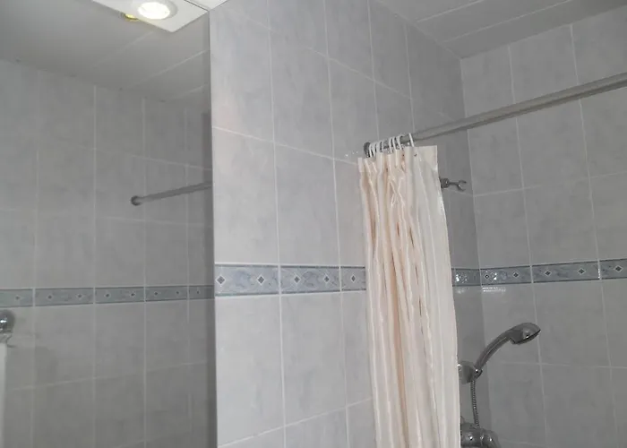 エデン ホテル 2*